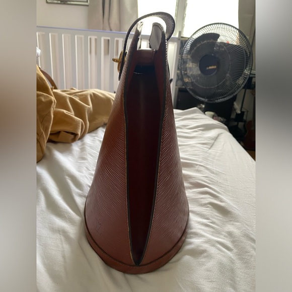 LV Epi Cluny shoulder bag - Picture 3 of 10